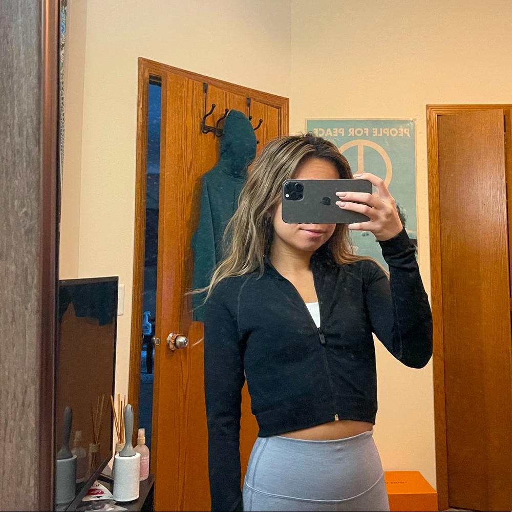 Alphalete cropped zip up size XS